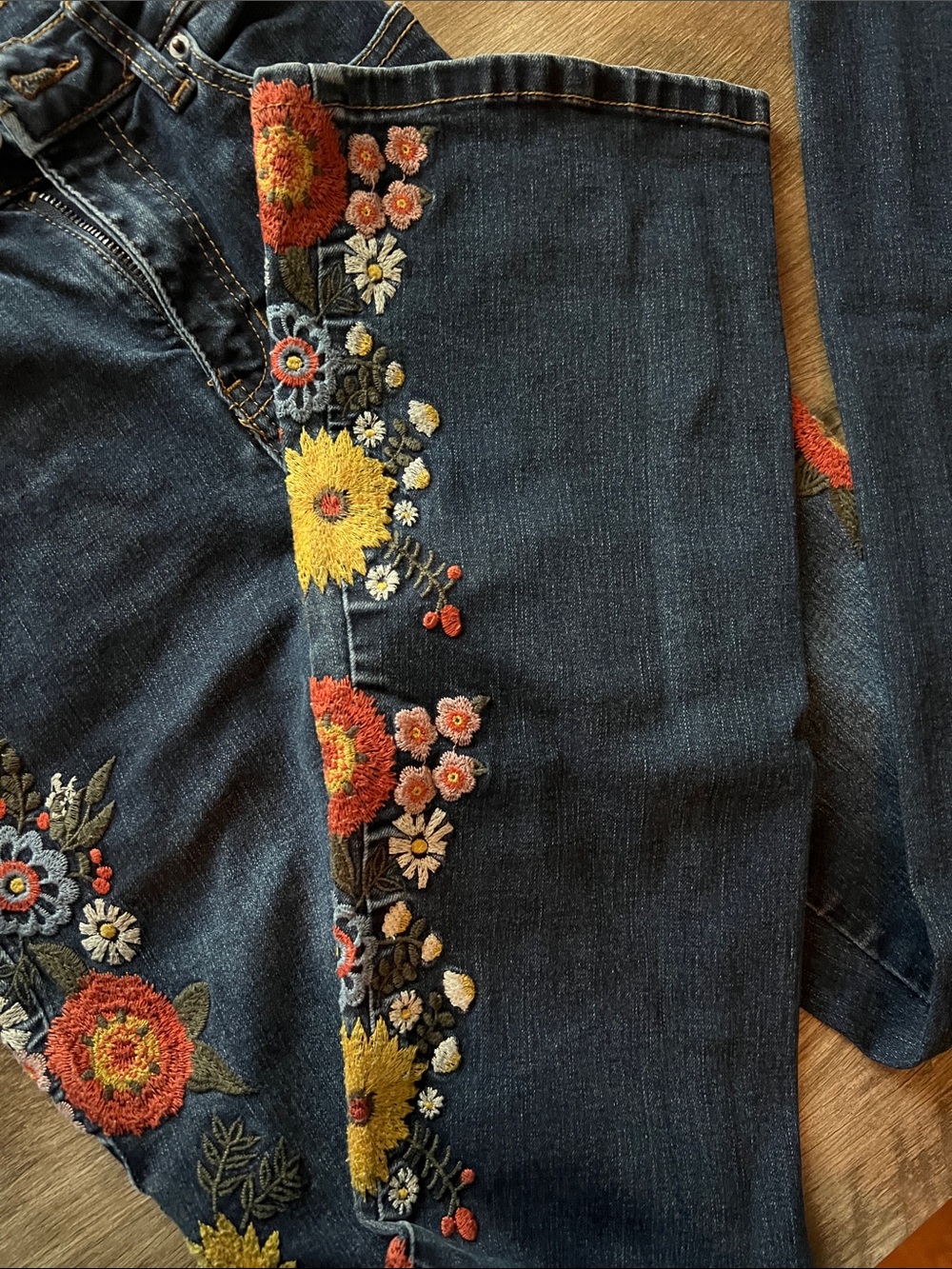 Ashley Mason Dark Blue Straight-Leg Jeans with Floral Embroidery - Picture 4 of 9